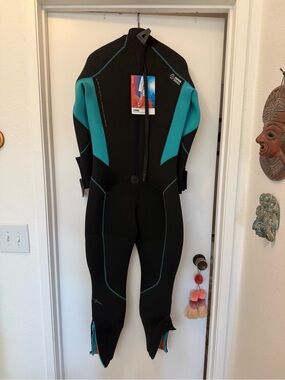 BARE Evoke Women’s 7mm Wetsuit – Size 10 – Aqua/Black – NWT